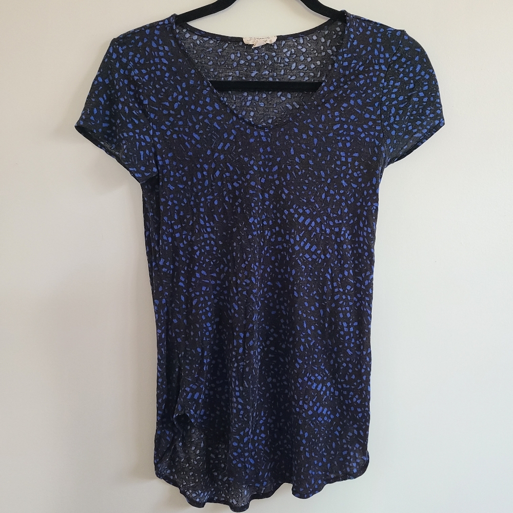 ✨️5 for $25✨️ Xs Dyamite T-shirt